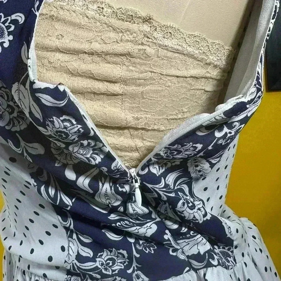 Forever 21 Women’s Sleeveless Polka Dot/ Floral Blouse - Picture 7 of 9